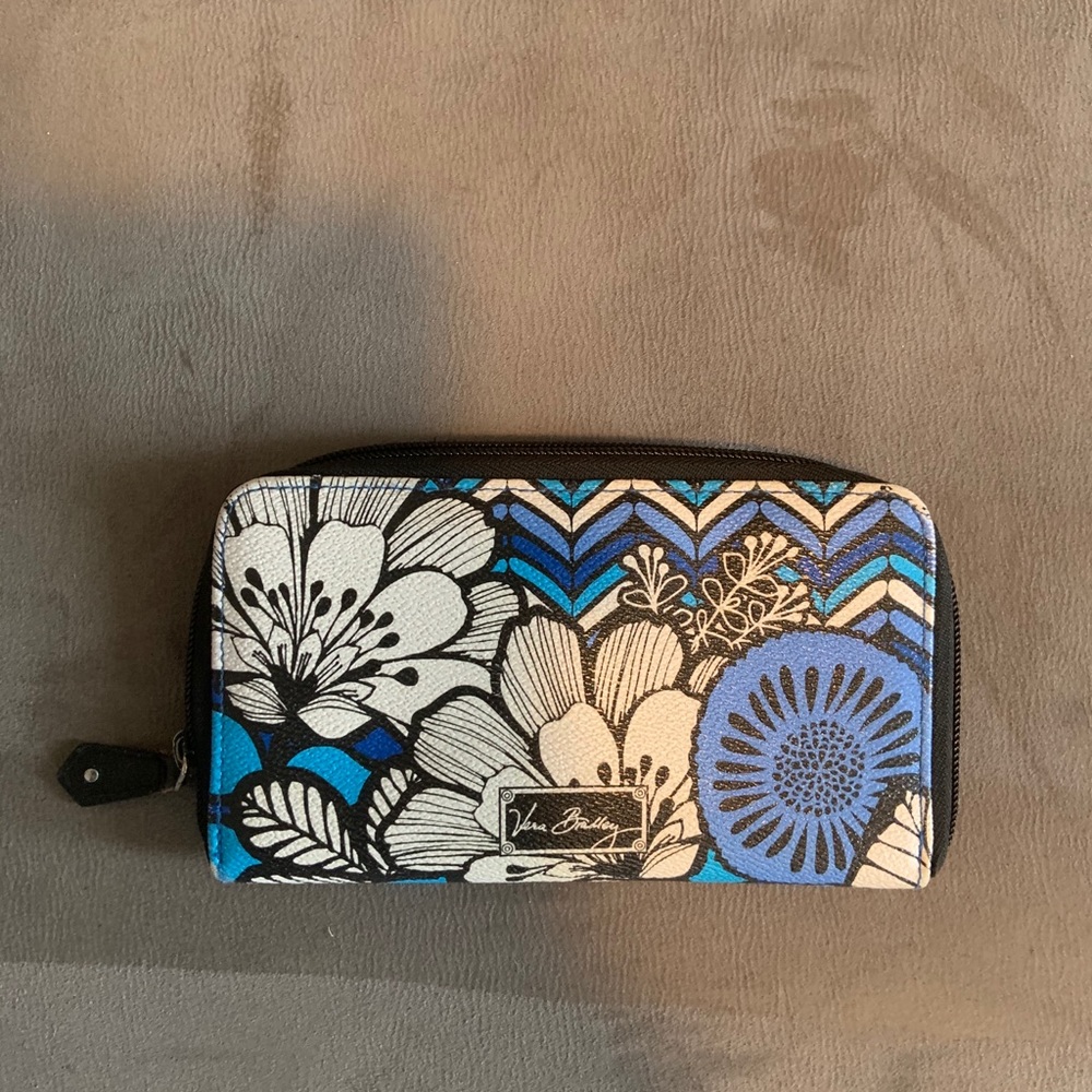 Vera Bradley wallet in blue bayou pattern